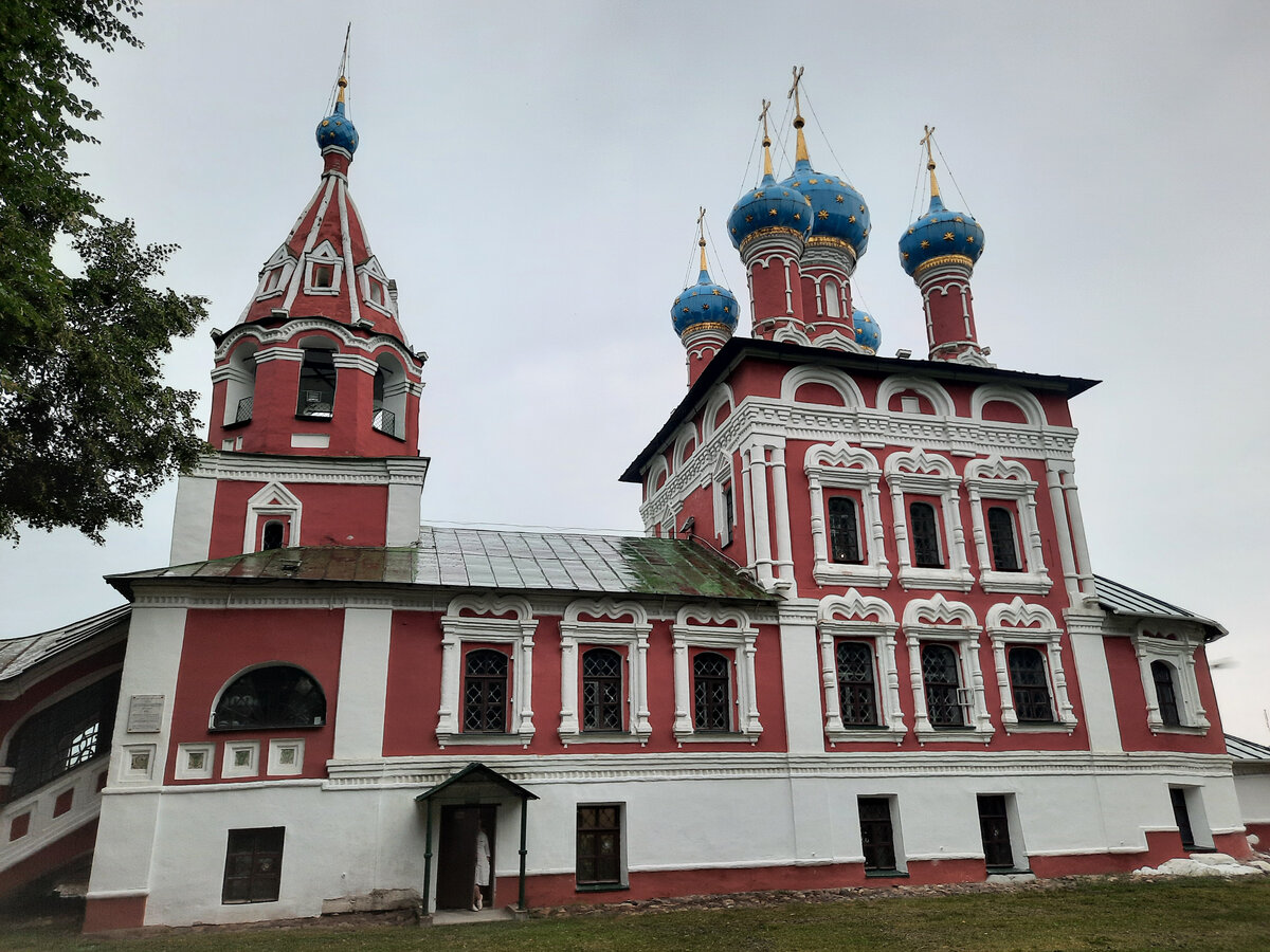 Углич на машине с мужем