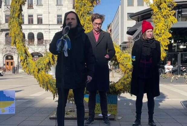 ПАВЕЛ ЧУПРУНОВ (У МИКРОФОНА) ВО ВРЕМЯ АКЦИИ "ДЕНЬ БЕДЫ". ФОТО: ЦАРЬГРАД 