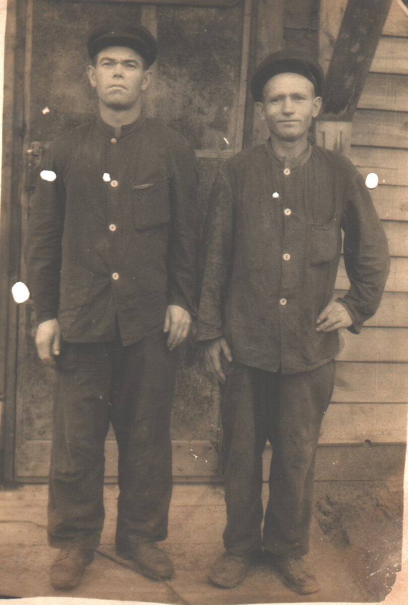 Павел Горяйнов - слева.