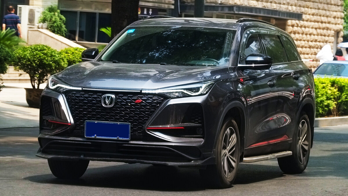 Безопасный кроссовер с прочным кузовом с минимальной деформацией при ударе. 