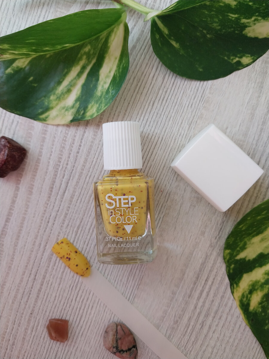 Лак от бренда Step (LE 129)