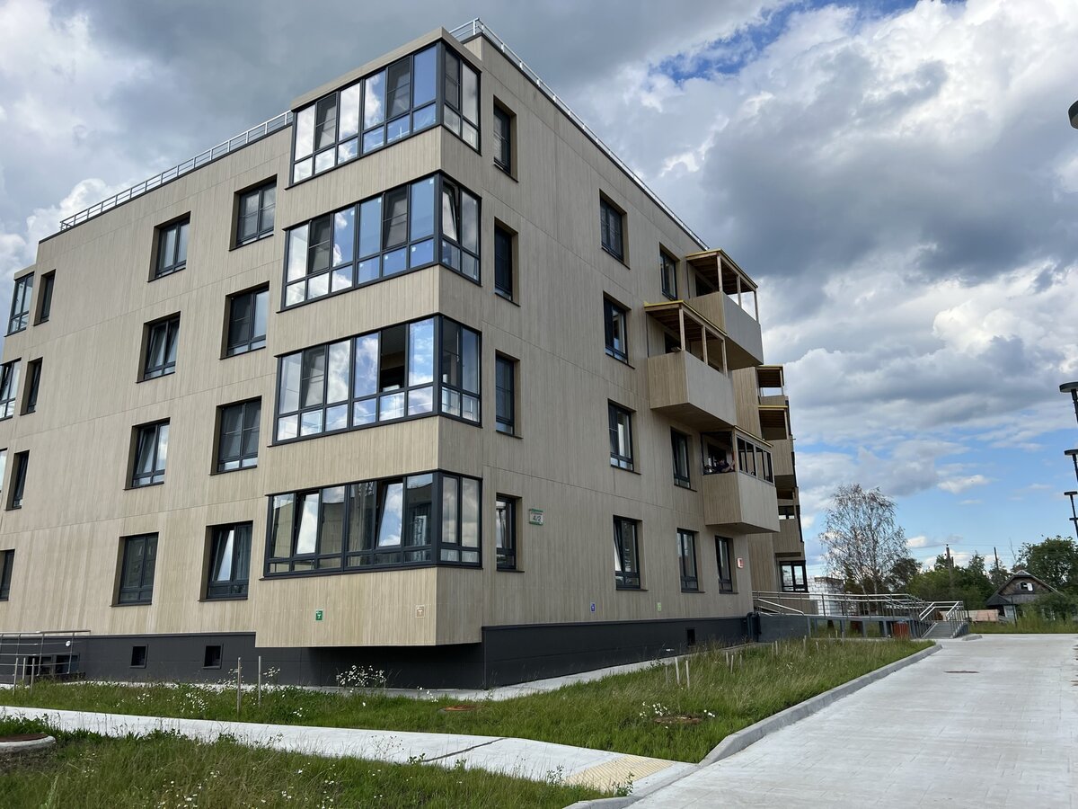 Первая в стране многоэтажка из дерева, "всего" 4 этажа, но и это - рекорд России!