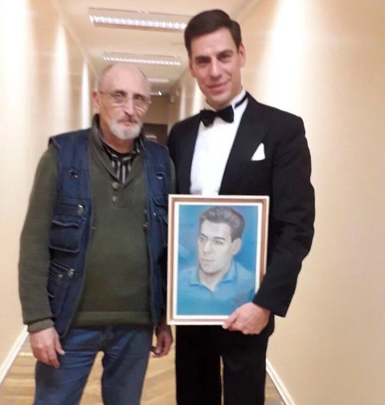    Нижнекамский поющий пенсионер Игорь Кириллов с актером Дмитрием Дюжевым