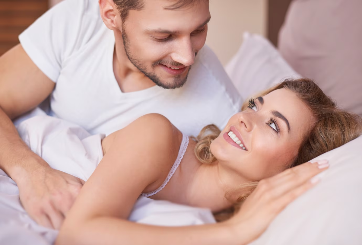 Как сделать своей девушке приятно руками во время полового акта?