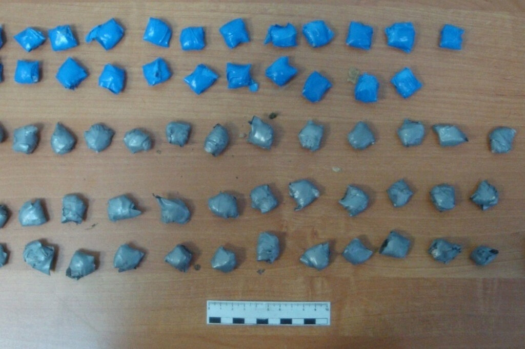    37-летняя местная жительница привлекла внимание сотрудников охраны в одном из гипермаркетов