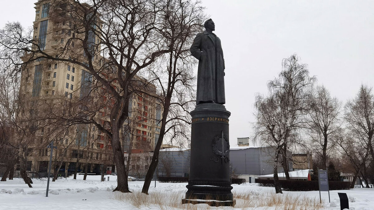 памятник дзержинскому в москве