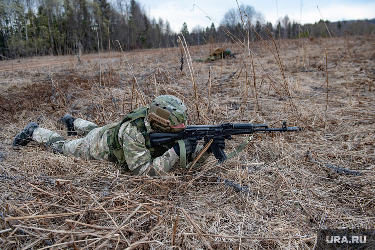    Российские ВДВ заставляют украинские подразделения отходить назад, пишет Mysl Polska