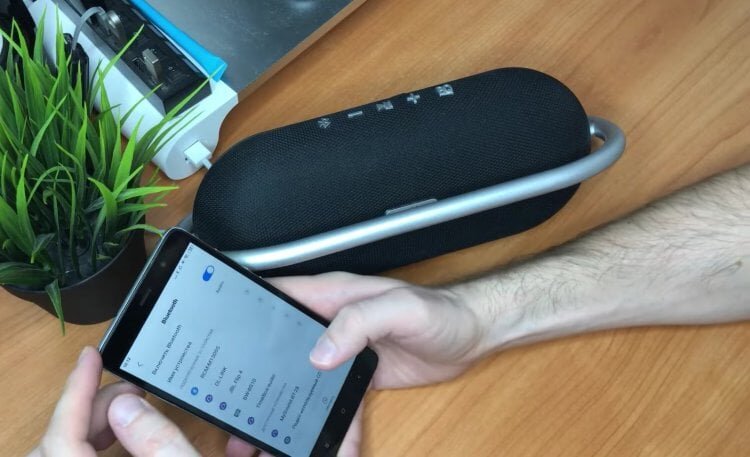    Разберемся, может ли обычная колонка, подключенная к смартфону с голосовым ассистентом, считаться умной