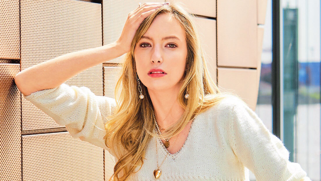    Вязаный удлиненный пуловер с блестящими акцентами