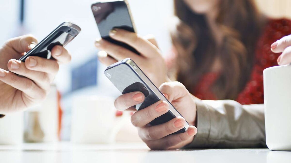    ФАС потребовала от операторов «большой четверки» отменить плату за раздачу интернета с телефона