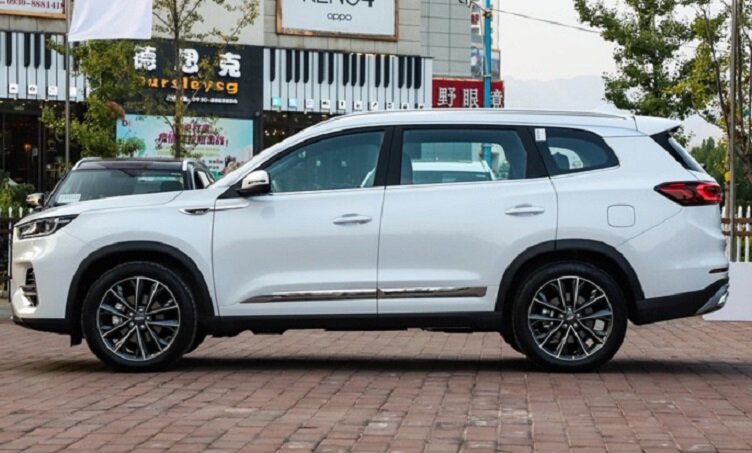 На фото: Chery Tiggo 8 Pro (актуальное поколение)