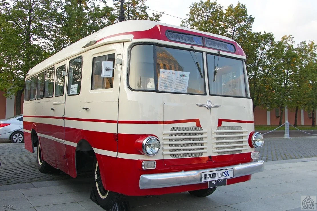 Раф автобус. РАФ-976. Автобус РАФ 976. РАФ-975. РАФ 976 наши автобусы