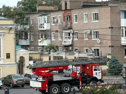    осколки украинской ракеты повредили здание Таганрогского художественного музея // фото: телеграм-канал Василия Голубева