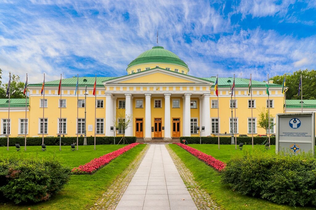 По проекту какого архитектора построен Таврический дворец в Санкт-Петербурге?