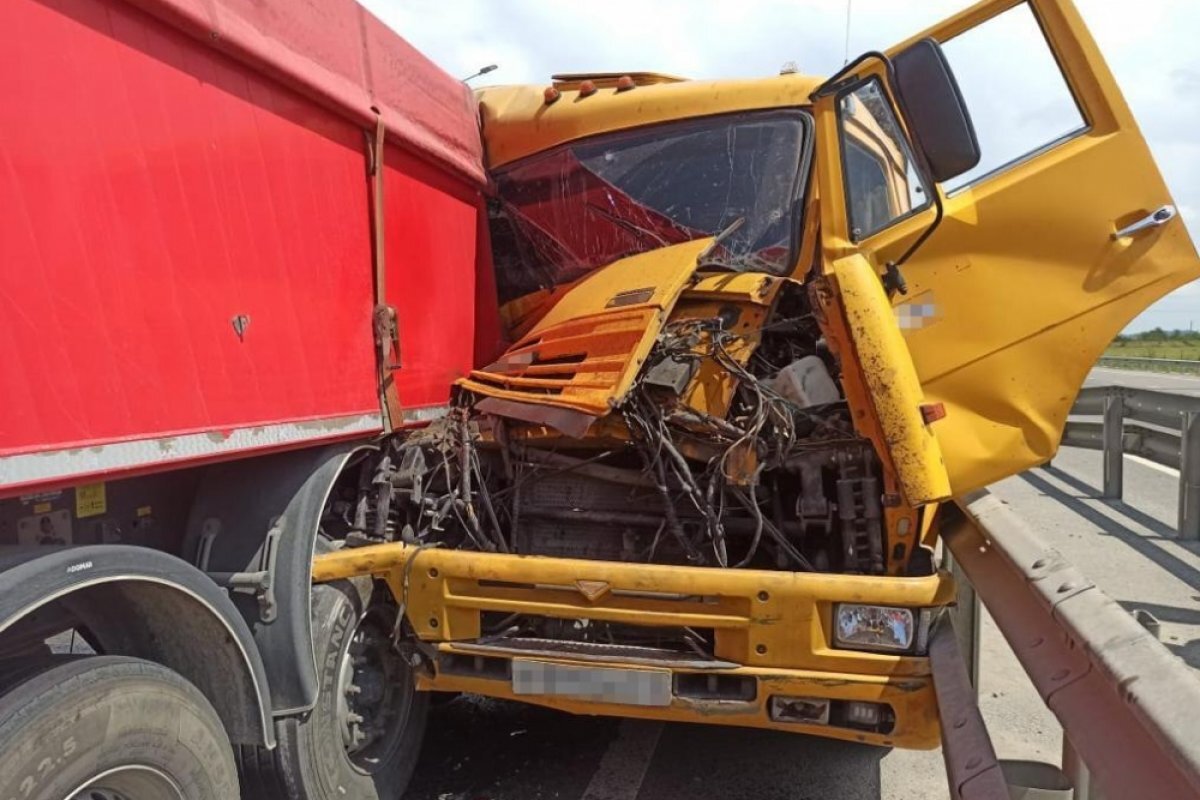    Стали известны подробности ДТП с «КамАЗом» и фурой под Краснодаром