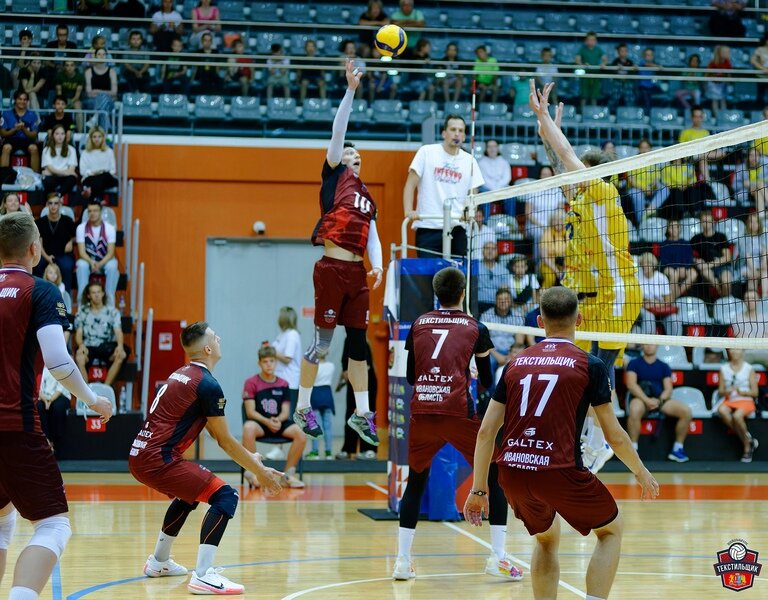    Волейбольный «Текстильщик» одержал победу в первом матче нового сезона