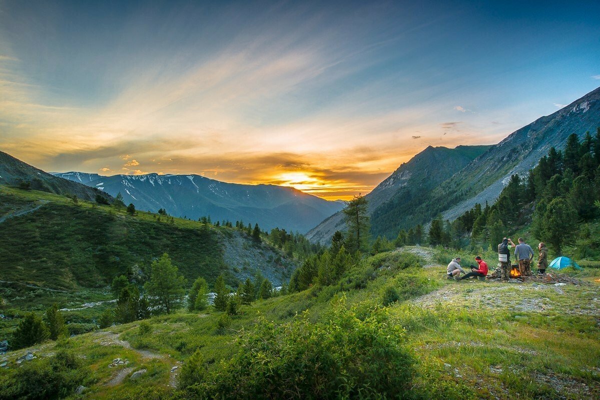 Сайт алтай фото. Алтай горы курорт. Тропинки в горах Алтая. Отдых в горах Алтая летом. Алтай тур летом.