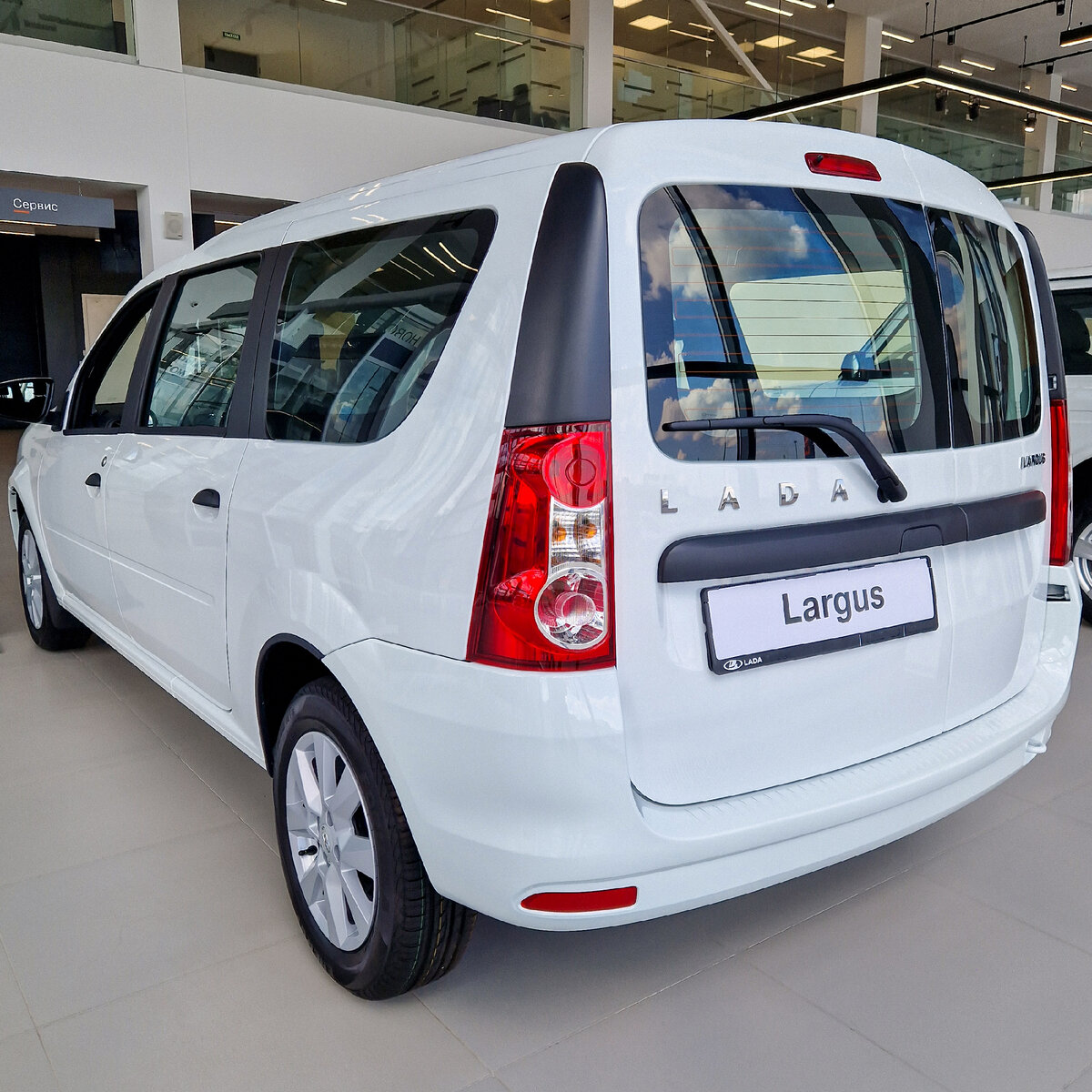 В комплектацию прощальной партии машин входят литые диски и кондиционер.