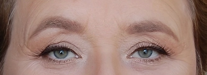 Кстати, ширина бровей так же влияет на конечный результат. Оптимальная ширина бровей — 5-8 мм