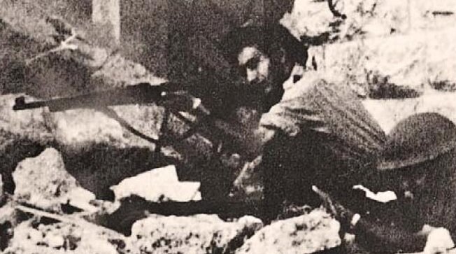 Израильский ополченец с карабином Маузер 98к в руках (1948).