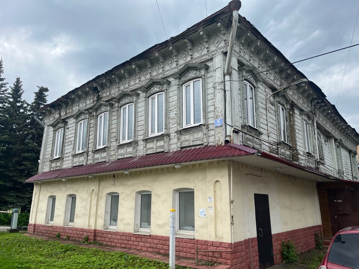 1. Дом купца Ширина, конец XIX - начало ХХ века (Большая Покровская, 5).