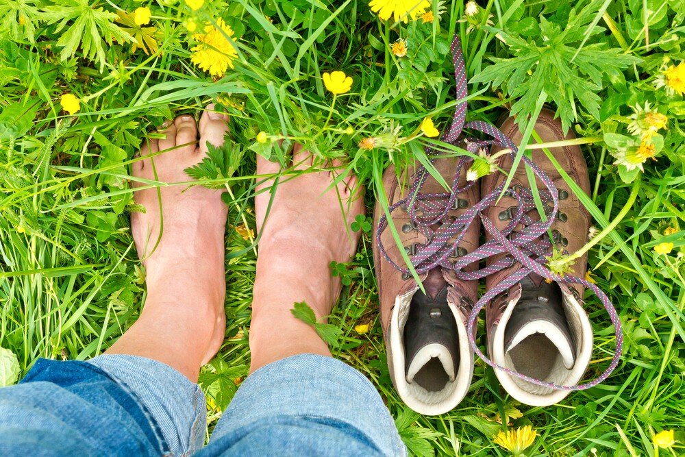 Вы помните, как в детстве ходили босиком по мокрой траве? Как приятна утренняя роса, освежающая босые подошвы? Как свежескошенные травинки щекочут пятки?-2