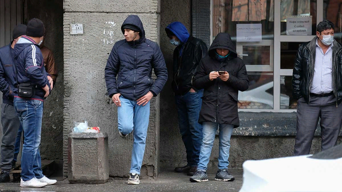 Ситуация с мигрантами в россии на сегодня. Диаспоры мигрантов. Мигранты криминальные диаспоры. Мигранты на улицах Москвы.