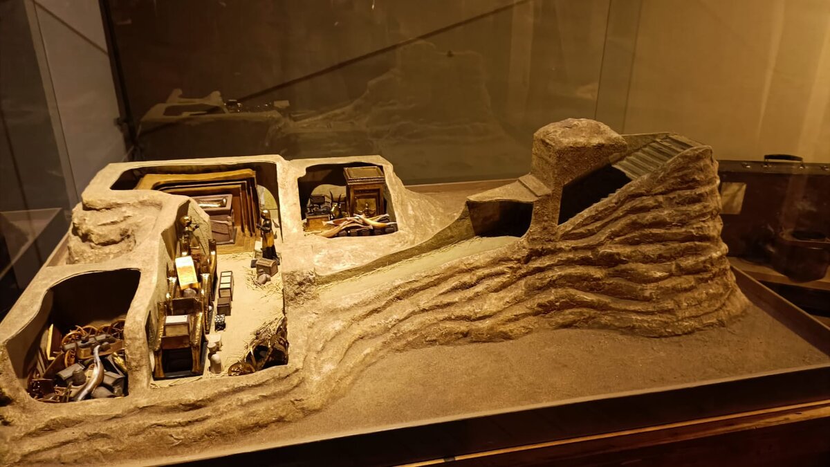 Фото сделано на выставке "Сокровища гробницы Тутанхамона"