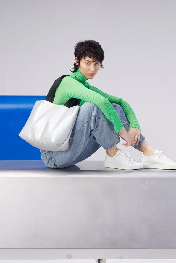    Ecco запустил новую коллекцию апсайкл-шоперов (фото 1)