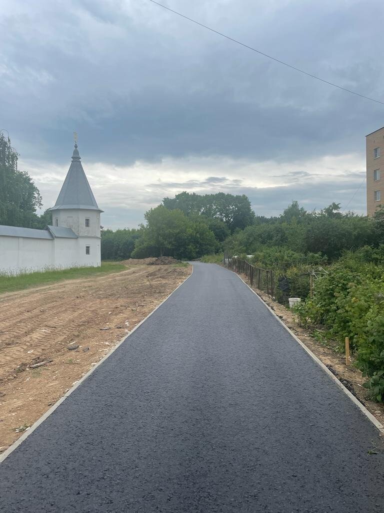 Огромное спасибо людям, которые позаботились о сохранении покоя и душевного равновесия. Именно его, по идее, должны обретать посетители монастыря и местные жители, живущие в непосредственной близости от этого святого места. 
