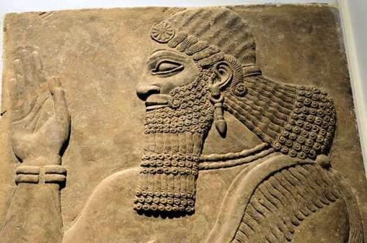 У этого мужчины не только борода красивая, какие серьги, какие браслетики! Фото из открытых источников.