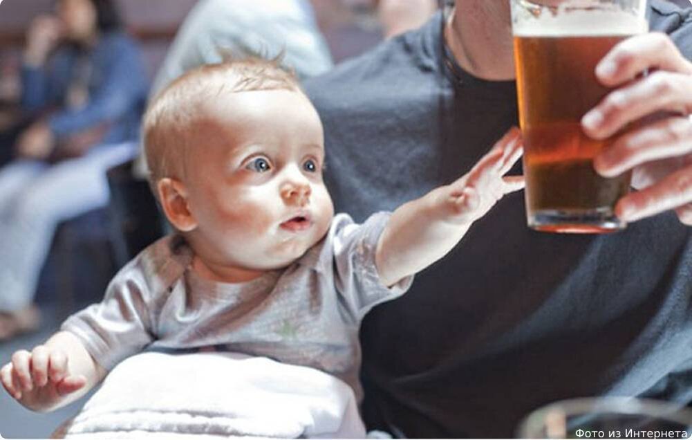 Ребенок пьяница. Детский алкоголизм. Ранний алкоголизм. Ребенок с пивом. Пьющие дети.