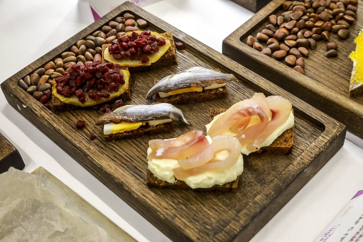    Югорчане привезли чипсы из ягеля на гастрономический фестиваль «Вкусы России» в Москву