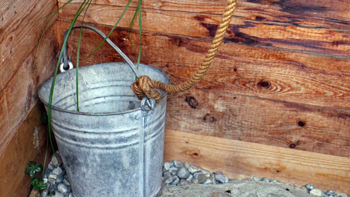     В Зернограде из-за аварии нет воды с 8 июля, власти не могут даже организовать ее подвоз из-за пустых резервуаров, сообщила глава местной администрации Ирина Полищук.
