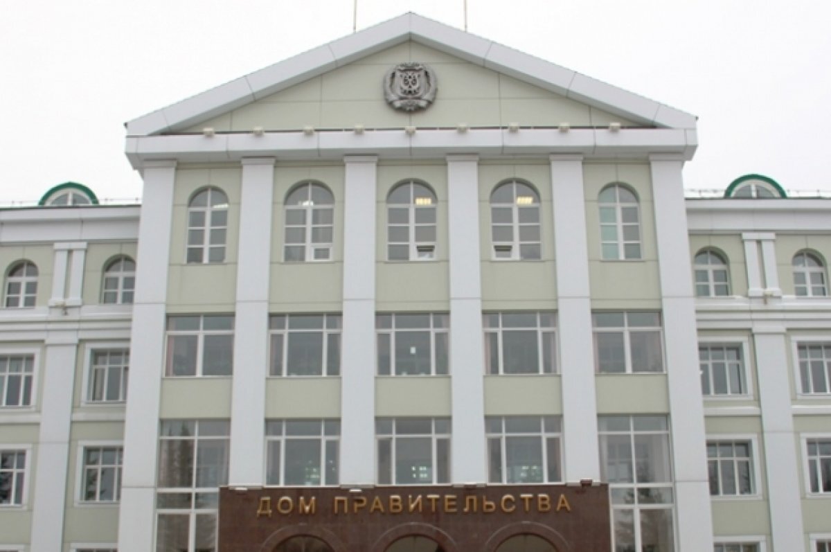    Директора ведомств покидают посты по собственному желанию.