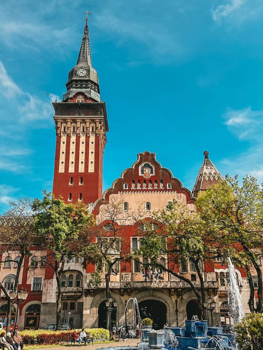 Городская ратуша с обзорной площадкой в часовой башне