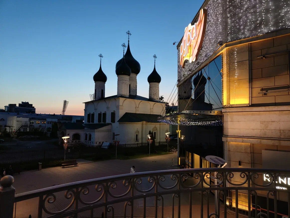 Итальянский ресторан "Остерия Лючия" (Ярославль). Вид из ресторана.  Фото Светы Давыдовой