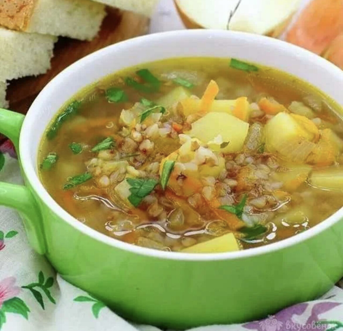 гречневый суп. гречневый суп с тушенкой. суп с гречкой рецепт пошаговый. гречневый суп с фрикадельками. гречневый супчик с фрикадельками.