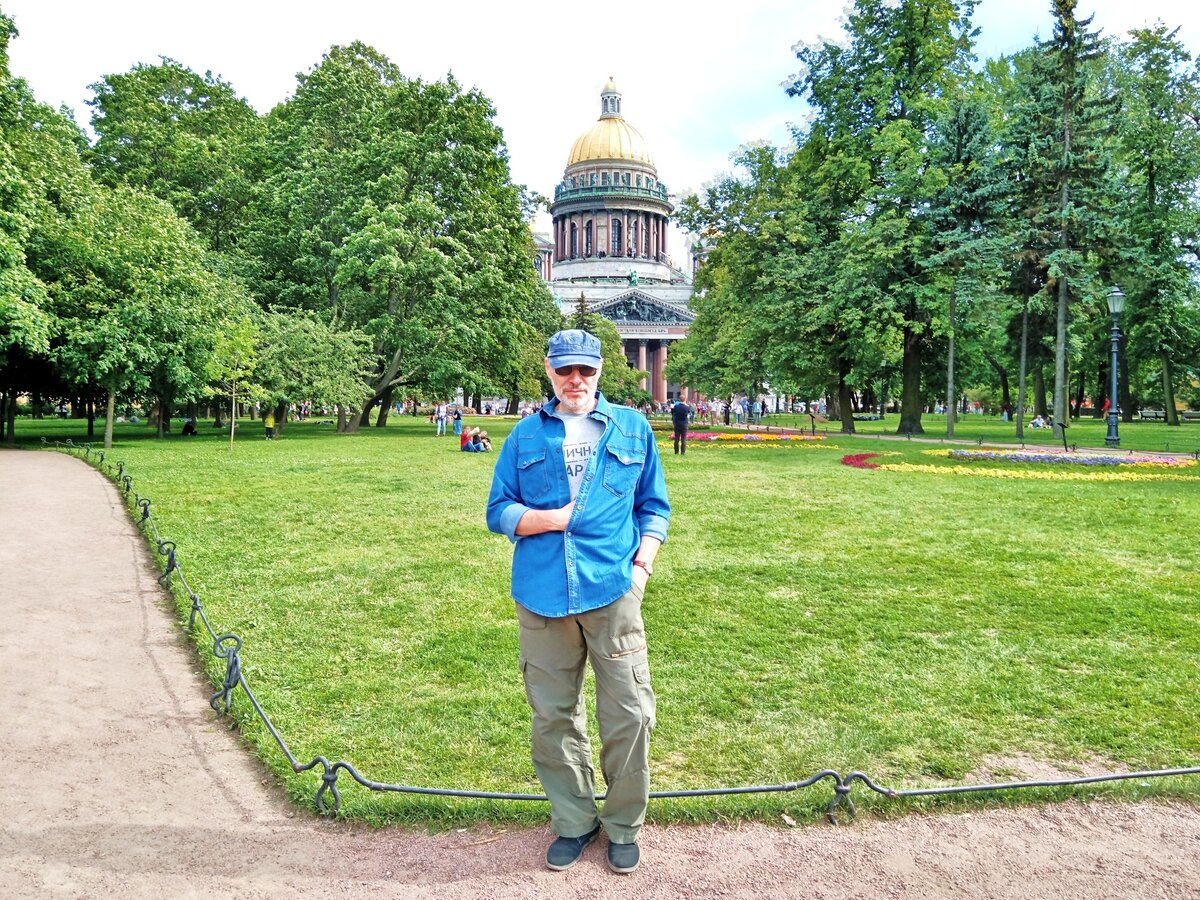 Михаил Лекс, автор рассказа, Санкт-Петербург, вид с Невы на «Исаакиевский собор»