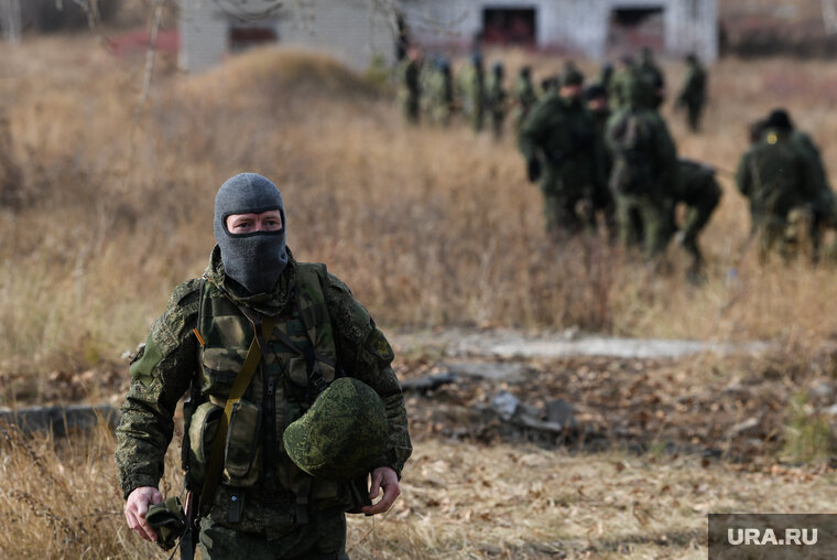    Встреча состоялась после обращения губернатора Комаровой в минобороны с просьбой разобраться в ситуации