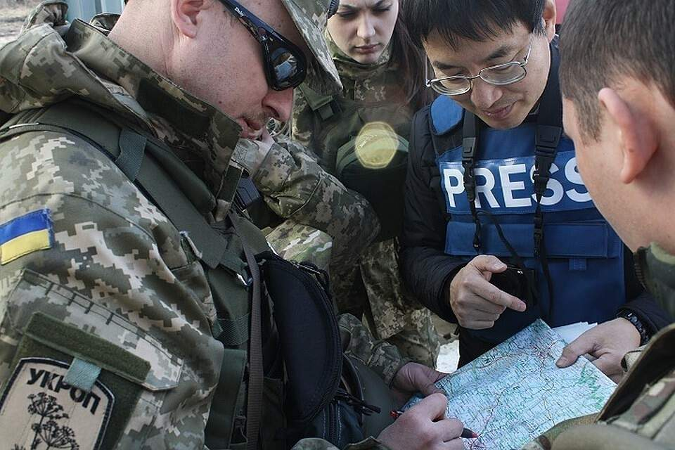 Военные корреспонденты на Донбассе. Военные журналисты на Украине. Журналисты на Донбассе.