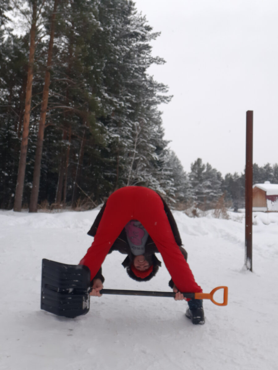 Вдох глубокий, ноги шире. Фитнес с лопатой)