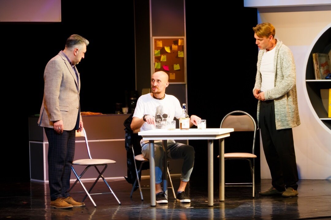 Фото с сайта voronezhdrama.ru Юрий Смышников, Роман Слатвинский и Вячеслав Гардер