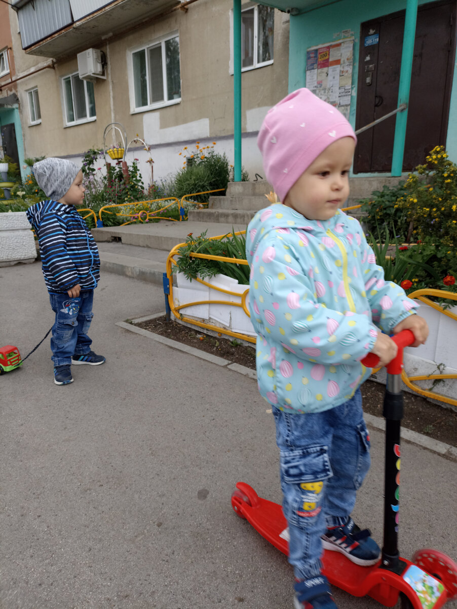 У нас снова прохладно. После сорокоградусной жары мы даже немного рады). 