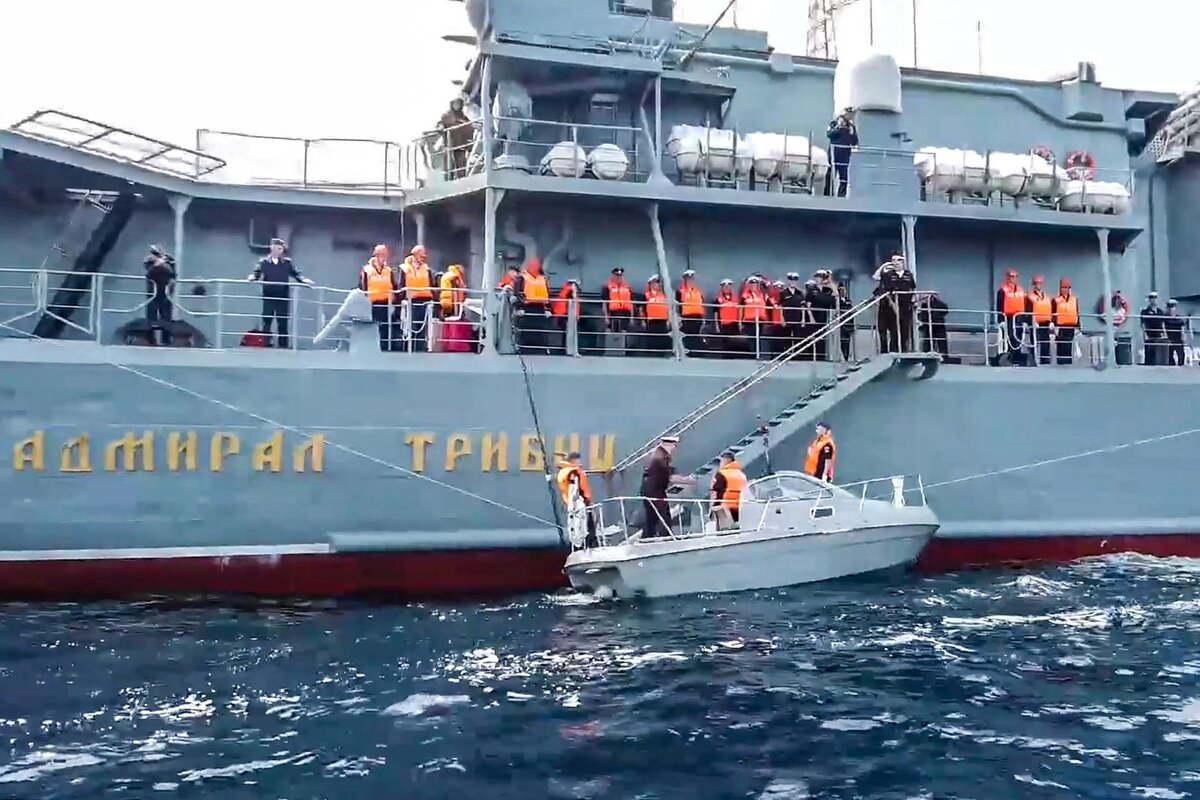    Большой противолодочный корабль Тихоокеанского флота «Адмирал Трибуц» во время совместных российско-китайских военно-морских учений «Север. Взаимодействие — 2023» Отдел информационного обеспечения флота Тихоокеанского флота/ТАСС