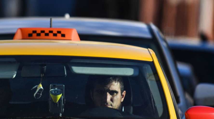 Водитель такси