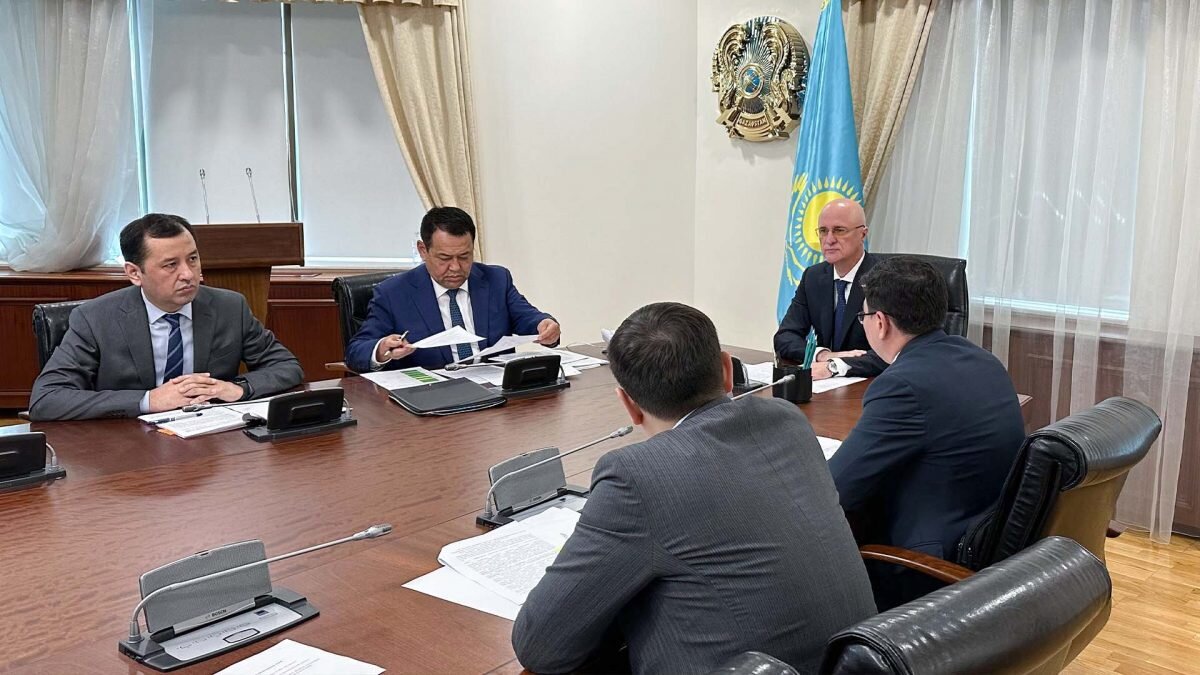    Фото: пресс-служба премьер-министра Август Макаров