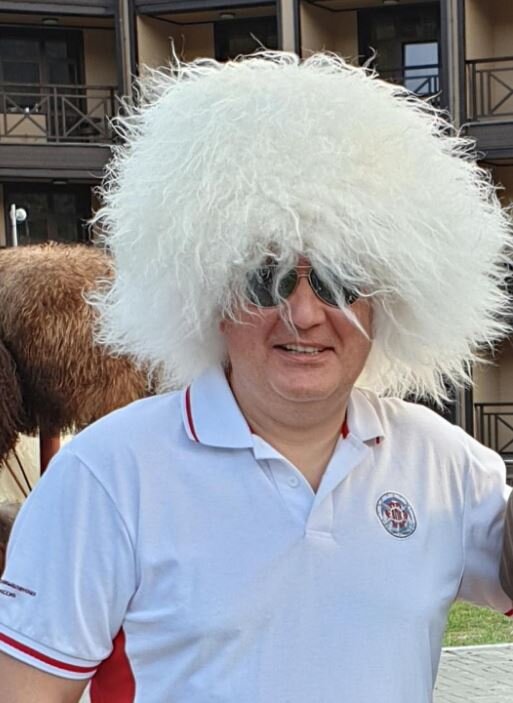 Рогозин – это “назначенный патриот”, любитель отечества “по должности”. Это история про самодержавие, православие и народность  - выморочную мечту русской бюрократии о философском камне для российской деспотии. Рогозин приблизительно такой же патриот, как Зюганов - коммунист. Таким  патриотизмом можно только затыкать дыры в сетке вещания Первого канала.