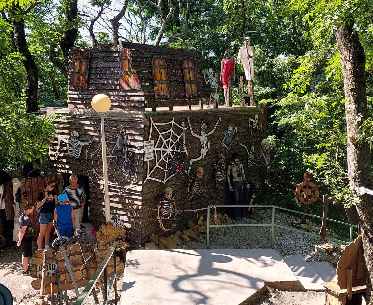 Корабль-призрак, входной билет - 250 руб, верхняя площадка паркка Олимп, фото автора