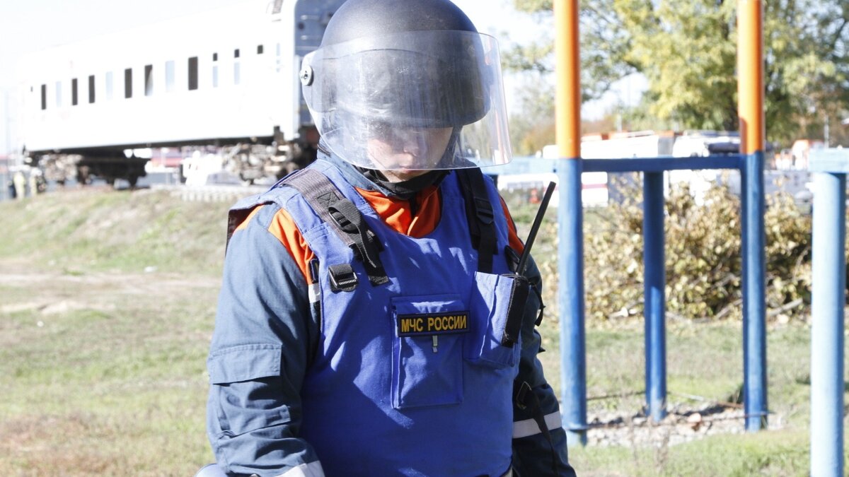     В Ростове-на-Дону в руках у мужчины взорвалась граната, из-за чего ему оторвало пальцы, сообщает Telegram-канал «Западный Ростов-на-Дону. News».